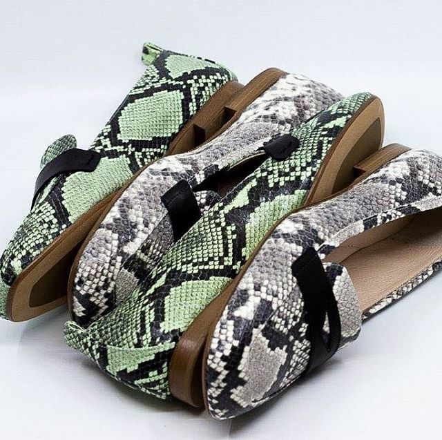 ProsperineFlats's tweet photo. Which Snake?! 🐍 🟢 or 🐍 🔘? #Prosperine #ProsperineShoes #Flats #Ballerine #FlatsShoes #MadeInItaly #LotsOfCare https://t.co/knPFuMa0Ao https://t.co/9cFOWZqgM4