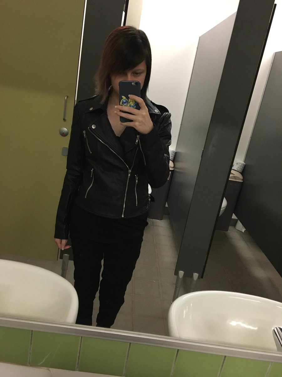 Raising_Cain_tw's tweet photo. Two different times i dressed as Valkyrie #13DaysofSkulduggery #SeasonsOfWar #SOW #Day2 https://t.co/vCfskR76bi