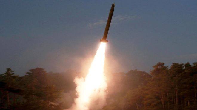 ArianaNews_'s tweet photo. South Korea's military says that North Korea has fired two projectiles, apparently short-range ballistic missiles, into the sea, Saturday from Pyongan province towards the East Sea, aka the Sea of Japan.
#NorthKorea #SouthKorea #projectiles #ballisticmissiles #Pyongan #Sea https://t.co/n5IqWPCAPa