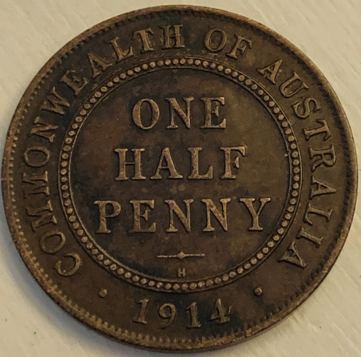 cappcoins's tweet photo. 1914 #King #GeorgeV #Australian #Half #Penny with “H” #Mintmark under scroll. #Minted at the #Heaton #Mint in #Birmingham #England. #numismatics  #coincollecting #coins #collection #oldcoins #predecimal. https://t.co/AaLNskIDPJ