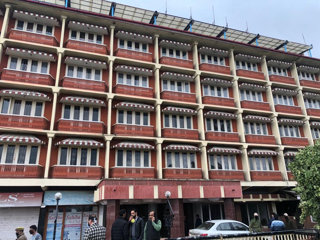 listenshahid's tweet photo. Tiger zinda hai!! Let's clap for Mr Inrshad who came all the way to offer keys of his hotel to help us. #Coronavirus https://t.co/JSoV6YJ8eX