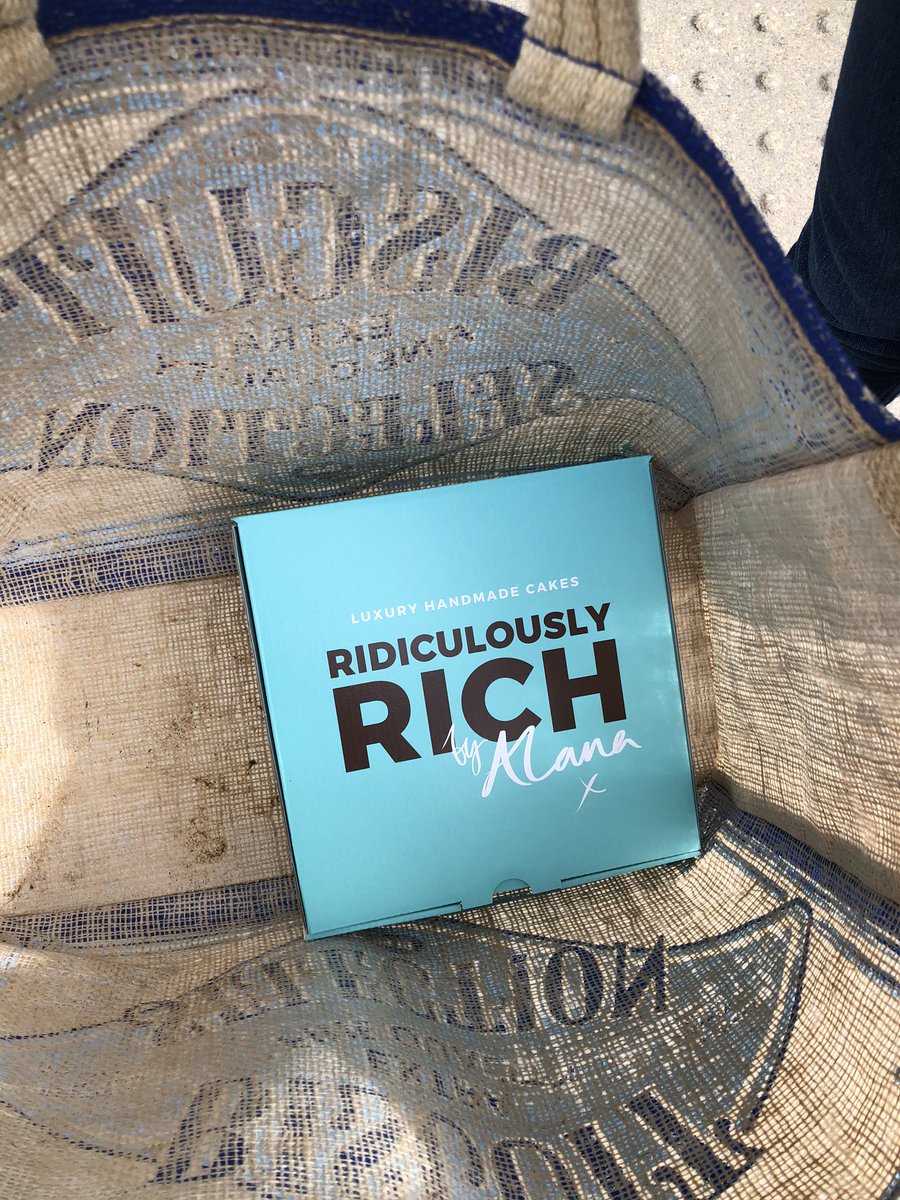 natalarrr's tweet photo. Box of @Alana_Spencer_ ridiculously rich to cheer us up during this crisis 🙌🏼😍 #HappyDays #ThankYouAlana https://t.co/g8ZljYyJys