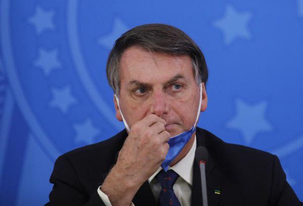 portalMSN's tweet photo. Bolsonaro completa 65 anos pressionado por coronavírus #msnbrasil https://t.co/ym7Ms5FUZB https://t.co/mrVE9XZLEq