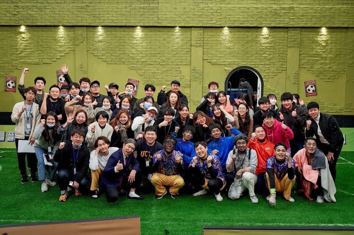JLCY161's tweet photo. โ I was happy. Thank you all for your support!! See you all!!โ Fr. Chiyeul oppaโs ins update โค๏ธ
PLAYER2 Family picture!
Thank you Chiyeul oppa for bring us laughter in this wonderful show!๐โค๏ธ
#Hwangchiyeul
#XtvN
https://t.co/LAIcxc9AJU https://t.co/jhGRmflldf