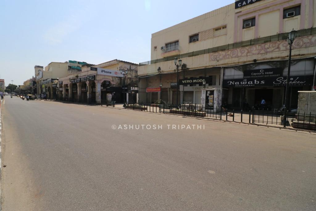 Arshi7Khan's tweet photo. #Lucknow presently under almost a #Lockdown
#SilentStreets with #LoudMessage
Stay Home for safety of self and others.
#SocialDistancingNow
#coronavirusinindia
#CoronavirusPandemic https://t.co/pm139WIMlA