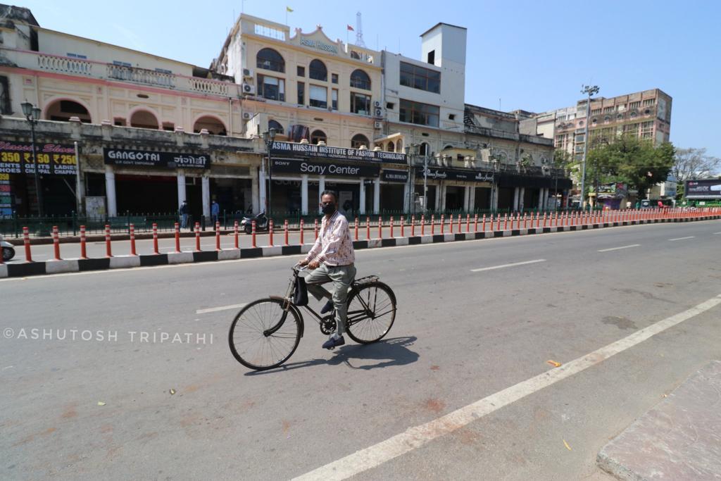 Arshi7Khan's tweet photo. #Lucknow presently under almost a #Lockdown
#SilentStreets with #LoudMessage
Stay Home for safety of self and others.
#SocialDistancingNow
#coronavirusinindia
#CoronavirusPandemic https://t.co/pm139WIMlA