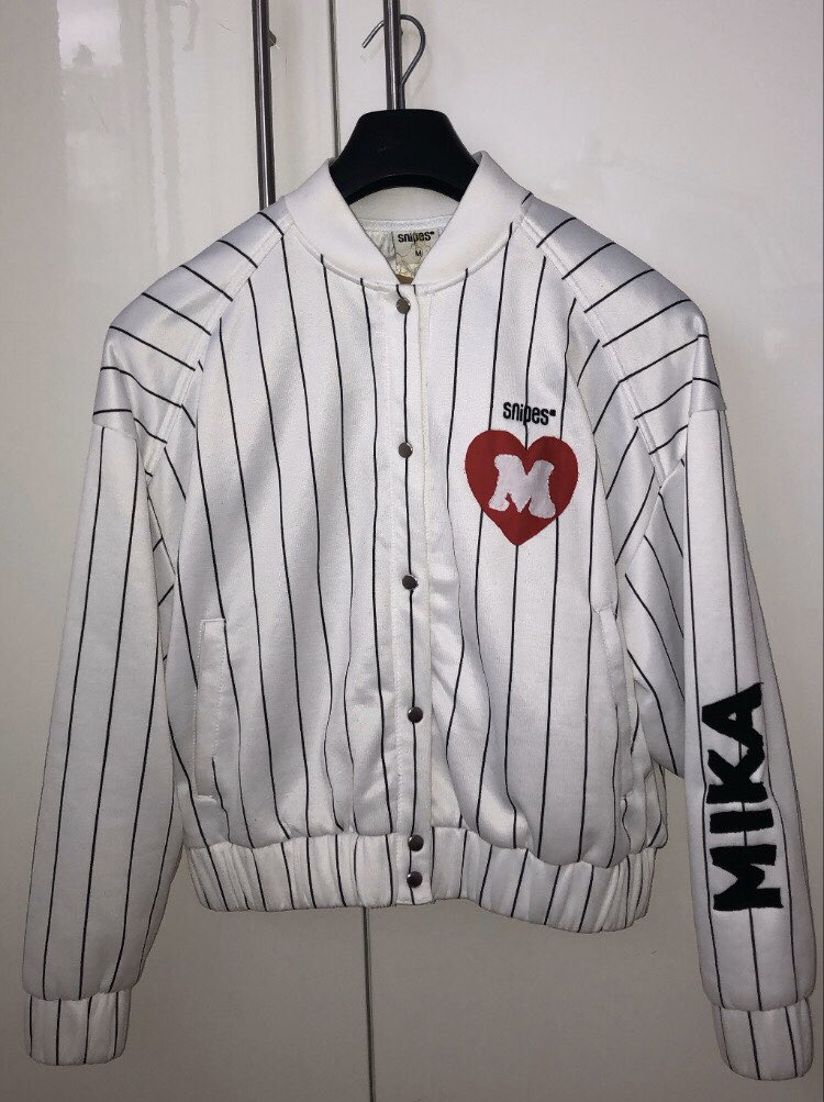 aureane_18's tweet photo. J’ai enfin fini ma veste ⭐️👀
#mika https://t.co/8rIo15tLXh