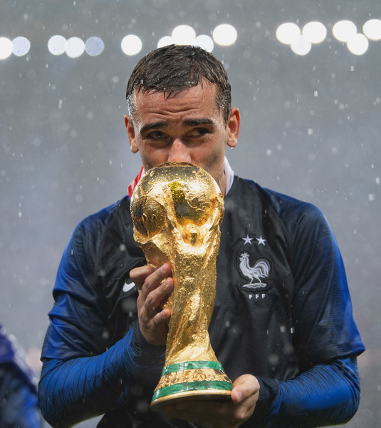 Griezmannility's tweet photo. Antoine Griezmann:

World Cup winner
2x Supercup  
Europa League 
UEFA U19 Championship
2x Ballon D'or finalist 
La Liga's best player of 2016
Atletico's 5th highest goalscorer
Atletico's highest UCL goalscorer 
Euro golden boot  
Euro 2016 POTT
Fifa Best finalist https://t.co/TbpmJEzi9u