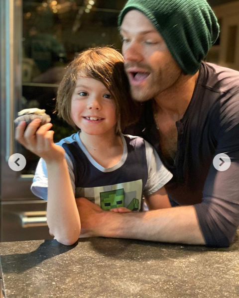 Simran2402's tweet photo. ~ 💖 #JaredPadalecki and his Son #TomPadalecki 💖 ~ (posted by his Wife @realGpad) @jarpad 😘😍💖💋👪🌸🌿🌷📷🆕👍 https://t.co/NjyAILG8ep