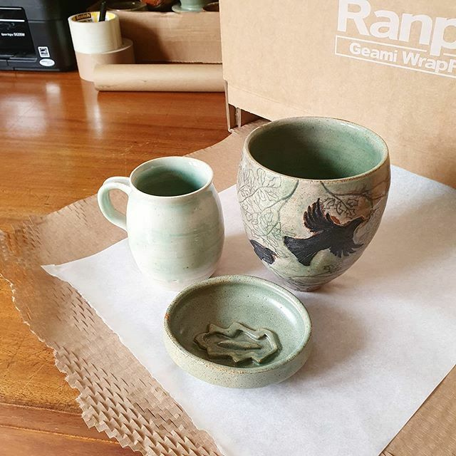 MarisaJaneD's tweet photo. A lovely green order being packed up today.
.
.
.
#imadethis #ceramics #pottery #pots #handmade #handthrownpottery #handthrown #floraldesign #etsy #etsyseller #springflowers #lakedistrict #stoneware #stonewarespeckle #speckle #clay #craft #floristry #mot… https://t.co/KnlwF0BBty https://t.co/dsrbLkofTt