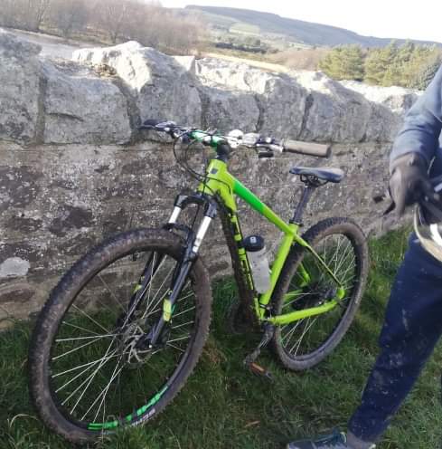 Bernieadufe's tweet photo. For a friend. Sad to report that my son's mountain bike (locked) was stolen from the front of our house in Charlesland Court (Greystones) last night. Please let me know if you come across it as he loved that bike. Thanks
Cube Aim kiwi´n´black 16" @stolenbikesdub @GardaTraffic https://t.co/ByjHFyWkG0