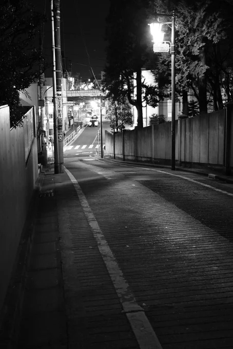 駅への下り坂 
