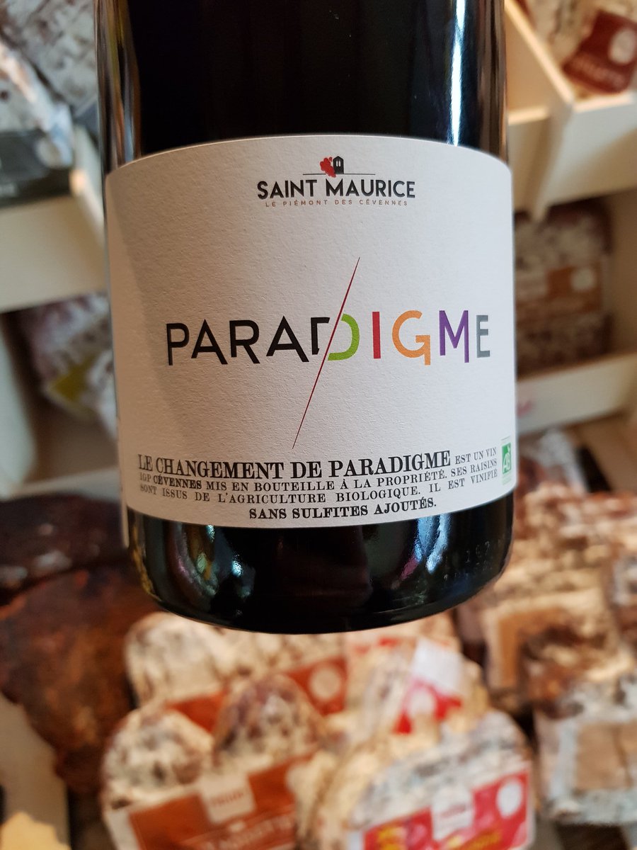 Objectif_Vin's tweet photo. Chez nous on s'active pour préparer vos commandes. Livraison offerte pour 12 bouteilles 🍷#vin
Notre kiff du moment Paradigme ! #bio #sanssulfites 
Une pépite des #Cévennes 
@CaveStMaurice 
A retrouver ici ⬇️
https://t.co/n6cxIpiQSx https://t.co/FRxpo1o8vO
