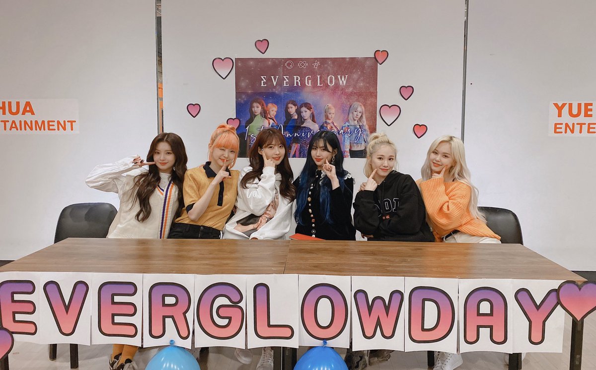 EUJIWONFR's tweet photo. ꕥ─TWITTER 

Mise à jour du compte Twitter @EVERGLOW_STAFF avec photos ont été postées suite au VLIVE des filles pour l'anniversaire du groupe

📌 https://t.co/63P6e1b4lk

 #에버글로우  #EVERGLOW #1YearWithEVERGLOW #EVERGLOW_1anniversary #이유 #EU #JIWON https://t.co/a5piWF1i30
