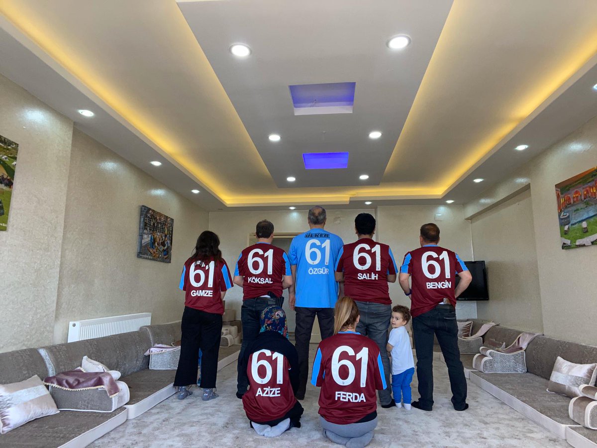 KDANIMAZ's tweet photo. Trabzonspor bize her yer Trabzon https://t.co/JpgwvXG8nZ