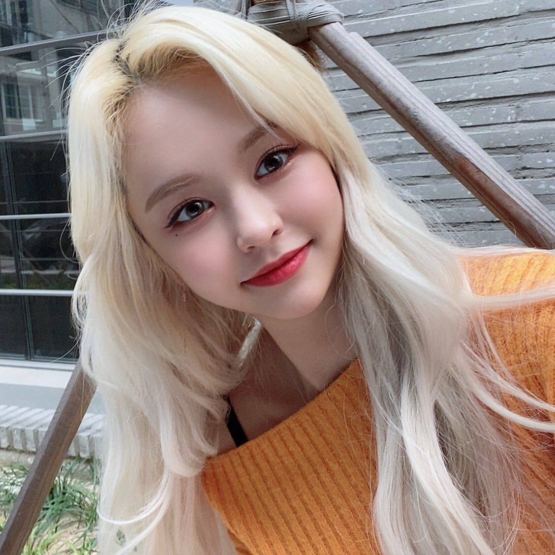 EUJIWONFR's tweet photo. ꕥ─INSTAGRAM 

Mise à jour du compte Instagram official_everglow avec des selfies d'E:U

Traduction en commentaire. 

 #에버글로우  #EVERGLOW #1YearWithEVERGLOW #EVERGLOW_1anniversary #이유 #EU #JIWON https://t.co/sbmzGmCesA