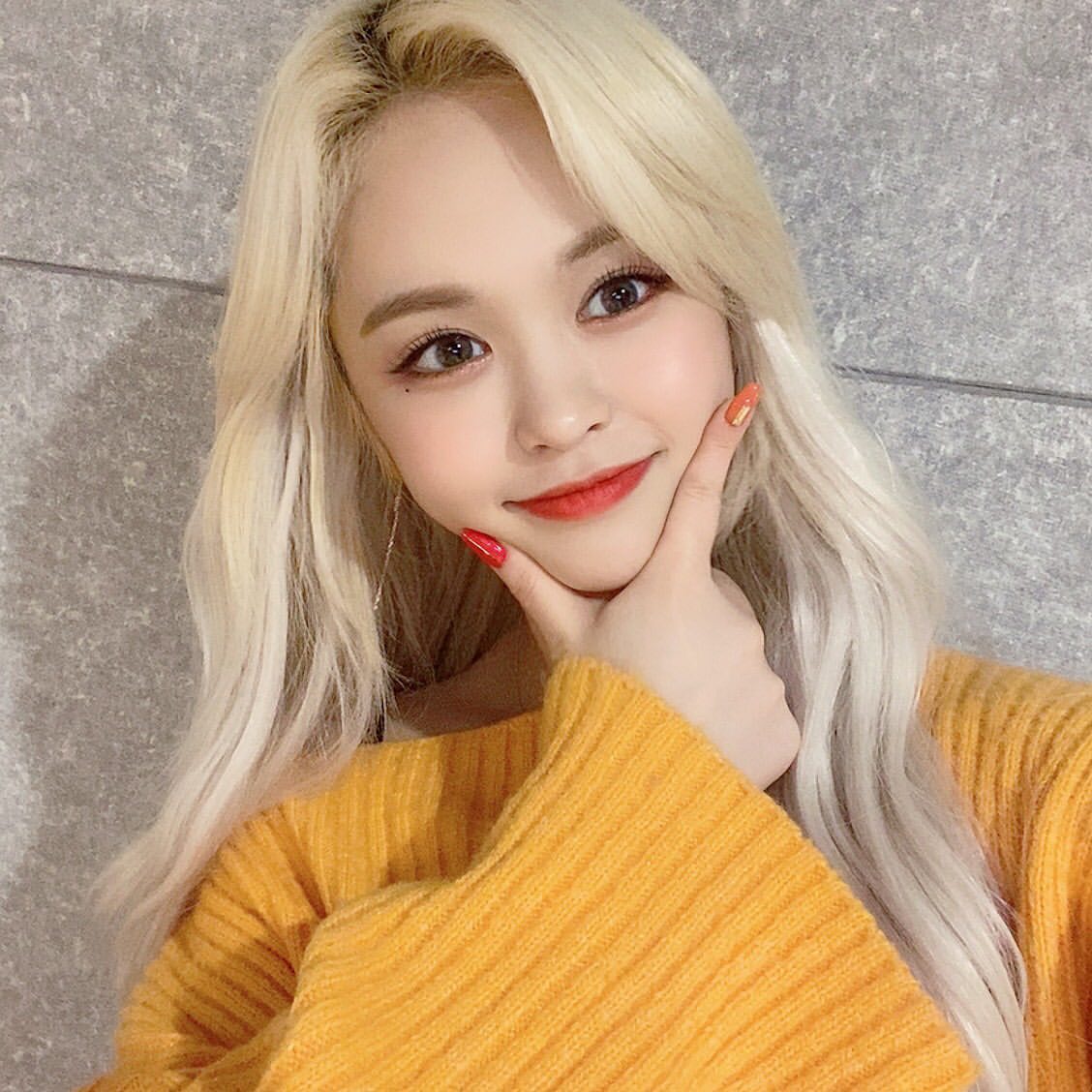 EUJIWONFR's tweet photo. ꕥ─INSTAGRAM 

Mise à jour du compte Instagram official_everglow avec des selfies d'E:U

Traduction en commentaire. 

 #에버글로우  #EVERGLOW #1YearWithEVERGLOW #EVERGLOW_1anniversary #이유 #EU #JIWON https://t.co/sbmzGmCesA