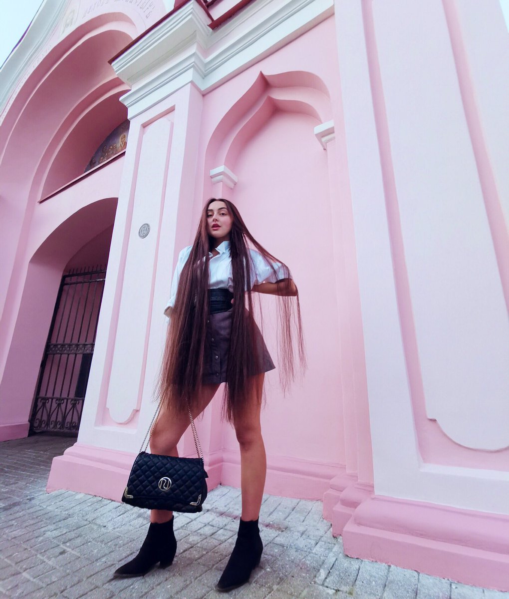 theiconicdovile's tweet photo. U like my hair? Ghee thanksssss just bought it 💖 #ArianaGrande #boo #gheethnkx #justboughtit #singer #songwriter #actress #motivation #fitspo #inspo https://t.co/BgPc5zfHWM