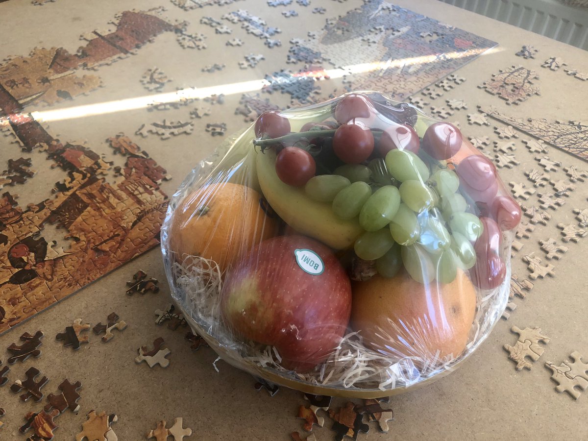 Waar vind je zo’n werkgever. Thuis werken met fruit van de zaak. @LimoenGroen bedankt!