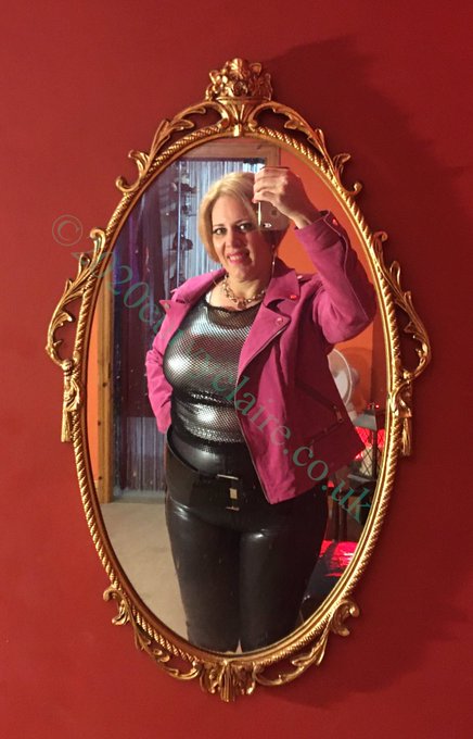 Had to do a self in this mirror https://t.co/YsWq5mc2Ch<a href="/tag/barby"class="tags"><span>#barby</span></a>