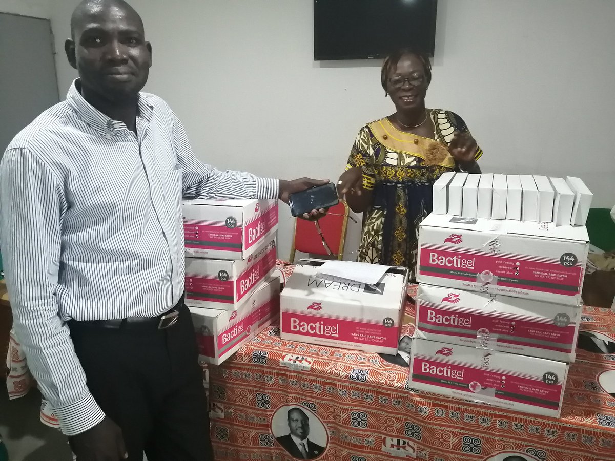 GKS_TV's tweet photo. Lutte contre la pandémie du #Covid19: Le Président de GPS SEM.@SOROKGUILLAUME  remet des kits sanitaires aux populations vulnérables à travers les délégations régionales. @husseinkouame @Ceschod @MoussaTOURE9 https://t.co/mCe8r2JMez