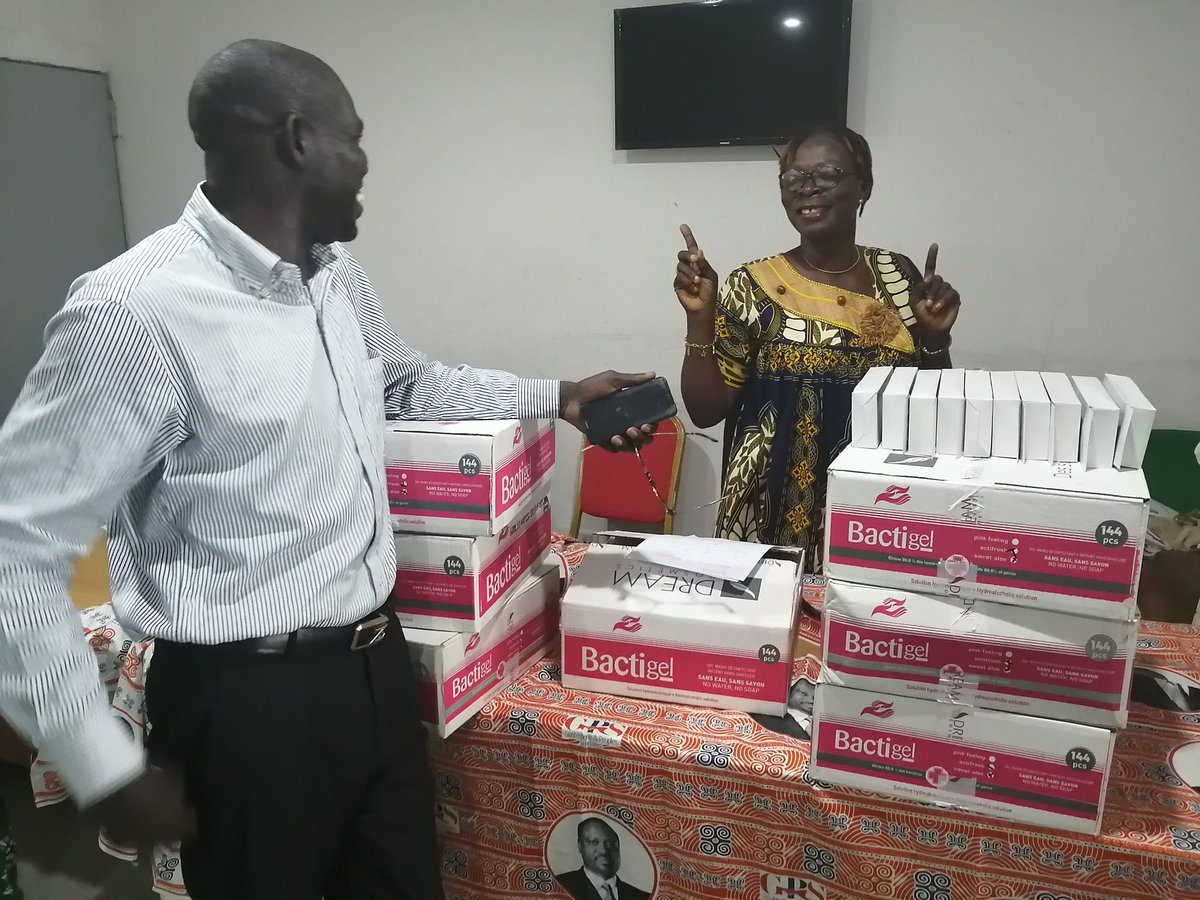 GKS_TV's tweet photo. Lutte contre la pandémie du #Covid19: Le Président de GPS SEM.@SOROKGUILLAUME  remet des kits sanitaires aux populations vulnérables à travers les délégations régionales. @husseinkouame @Ceschod @MoussaTOURE9 https://t.co/mCe8r2JMez
