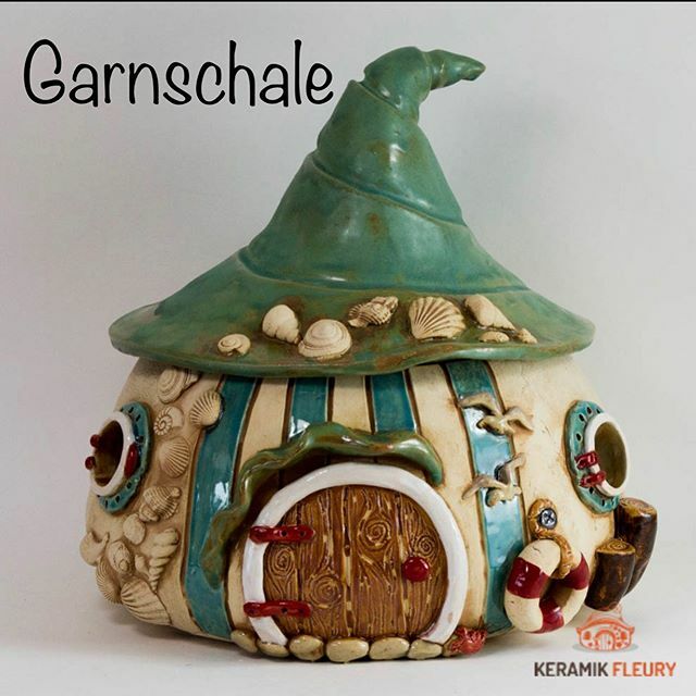 Größe/Maße/Gewicht
ca. 23 cm hoch, Durchmesser ca. 24 cm
Verwendete Materialien
Ton, Glasur, Keramikfarben, Engobe
Herstellungsart
Aus Ton per Hand hergestellt, anschließend liebevoll bemalt, gebrannt

ift.tt/2x4XHG6
#wichtelhaus  #elfenhaus  #… ift.tt/3dlUYZq