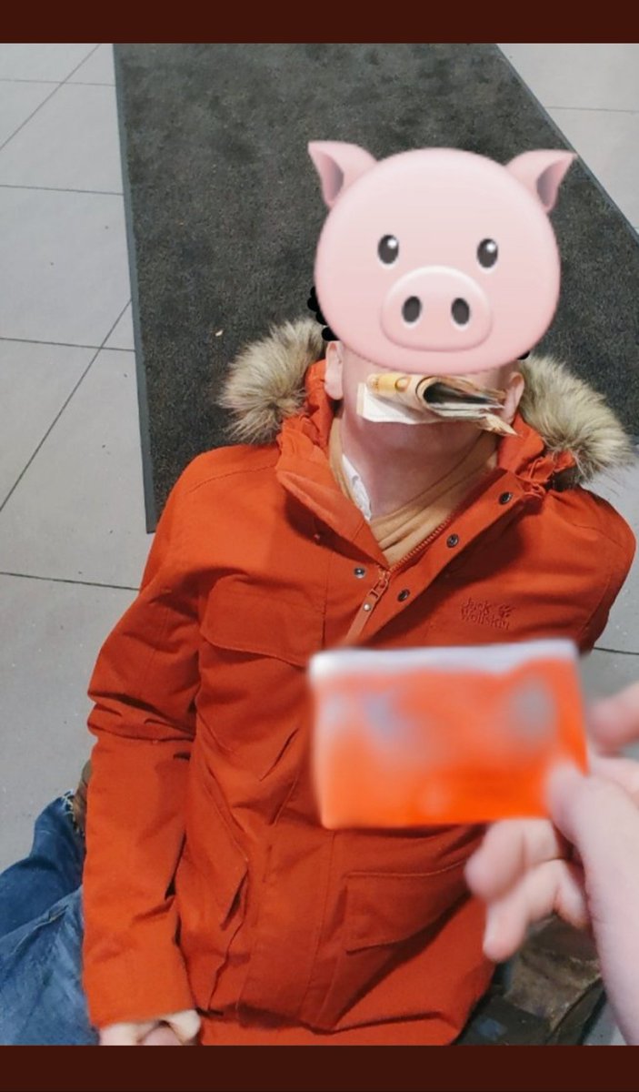 Das Bild ist von letzter Woche. Vorerst werde ich aufgrund der Situation keine Live-Sessions mehr anbieten. Trotzdem könnt ihr eure Herrin noch glücklich machen durch Amazon Gutscheinen ;)