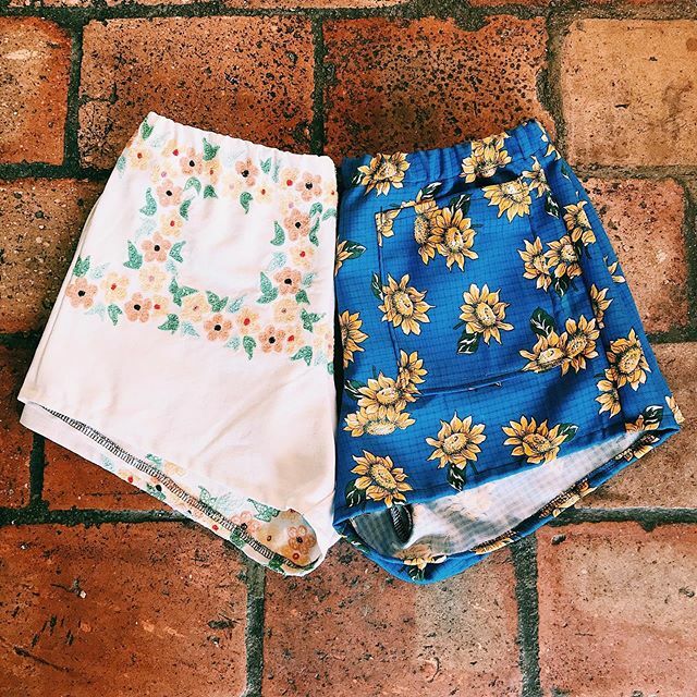 desertfoxshop's tweet photo. The suns out and so are our shorts! ☀️ These cuties will be online on Sunday along with all our new dungarees 🙌🏻 5pm U.K. time! All our handmade pieces are created from vintage fabrics so we have very limited sizes and styles so be quick if you want to grab a pair 🌸
.
.
.

#… https://t.co/EPWfTqh70M