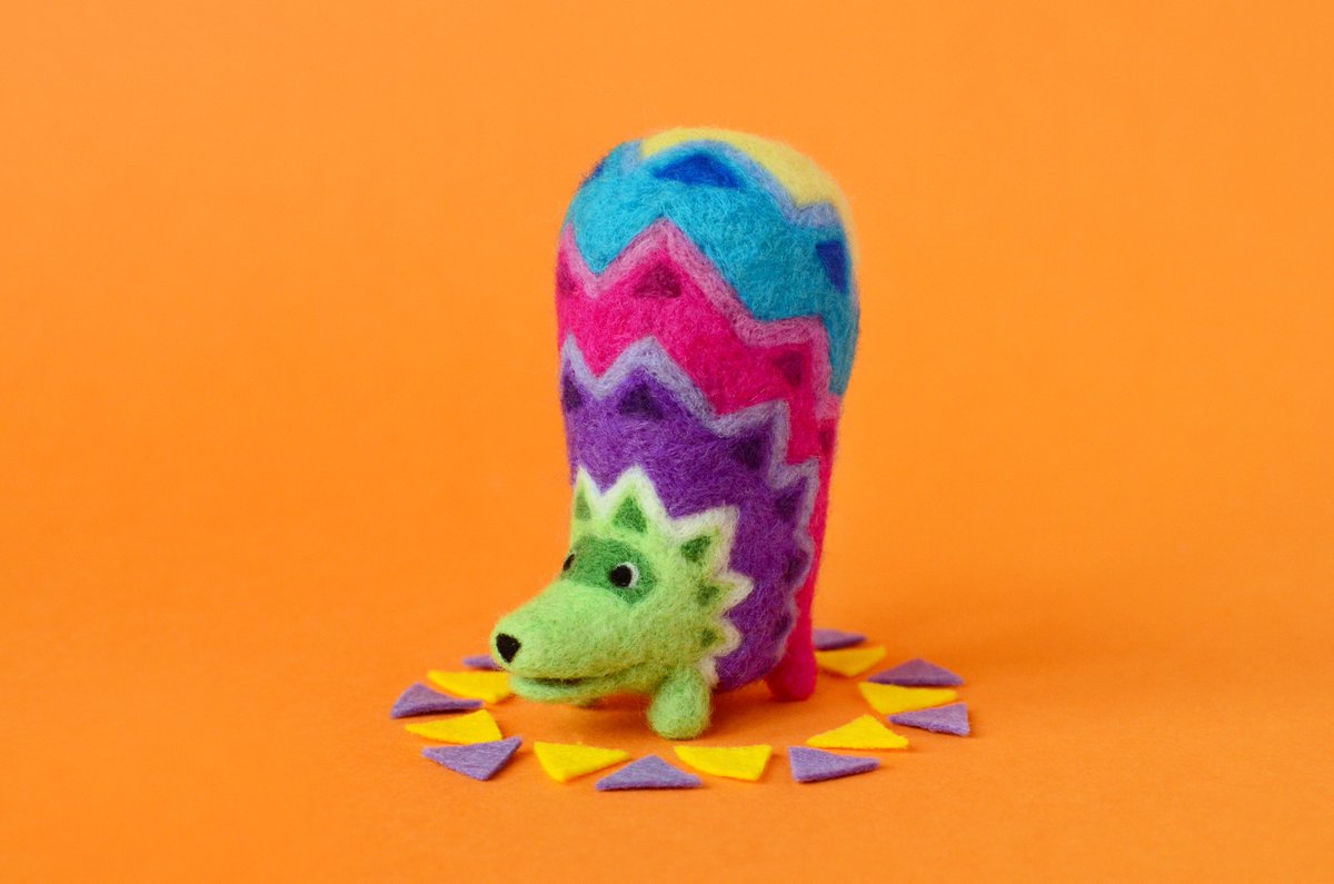 woolly_bug's tweet photo. RT https://t.co/CIsMHKMuTp This is the one I've been psyching myself up to do since I started needle felting. So. Much. Pattern! #needlefelting #vivapinata #fudgehog https://t.co/9Pys8P1wJm