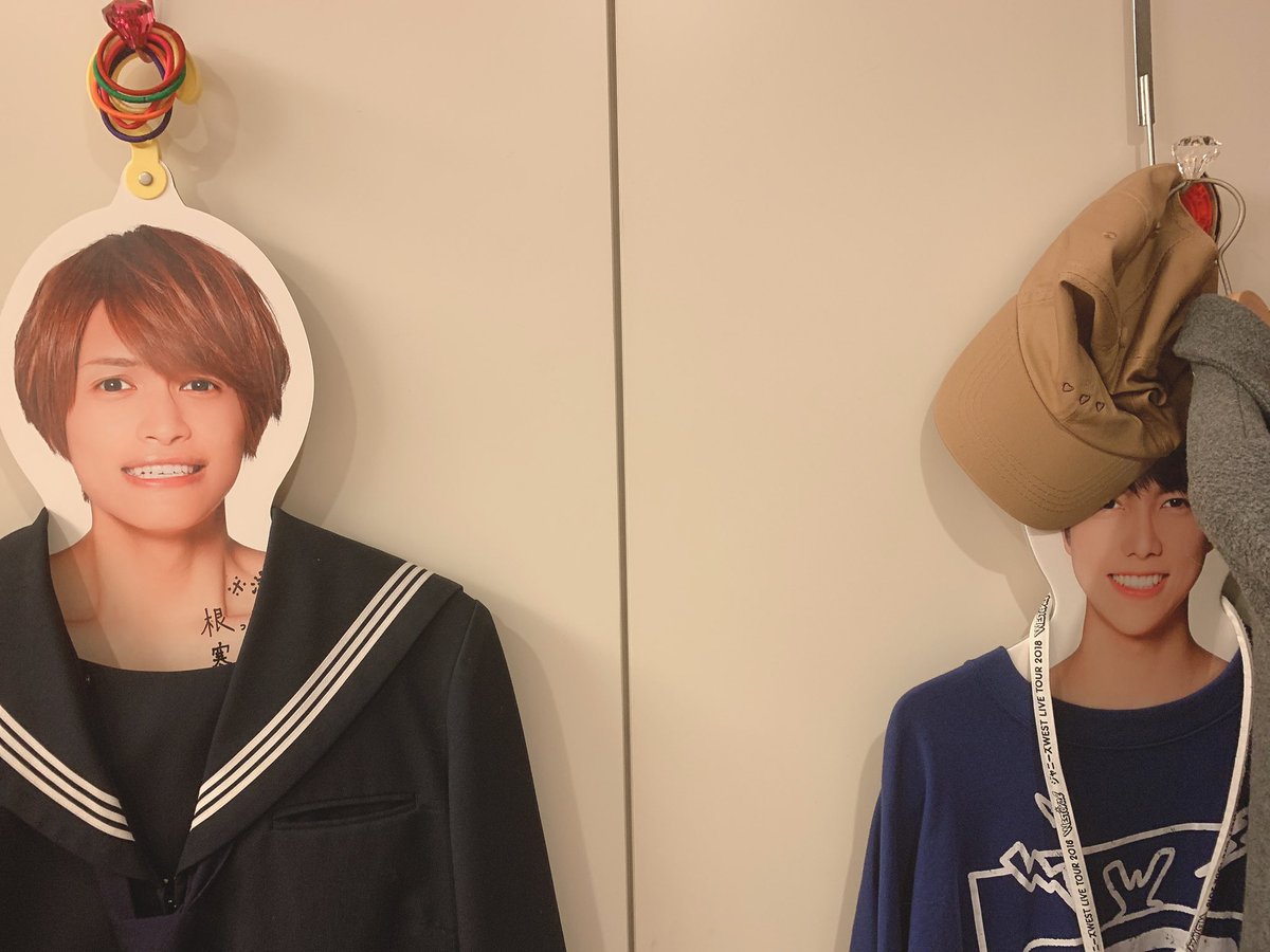 shigemelon's tweet photo. 好きな物だけに囲まれる生活って最高

(実際机の横は参考書だらけですが) https://t.co/78IYJ3ugXo