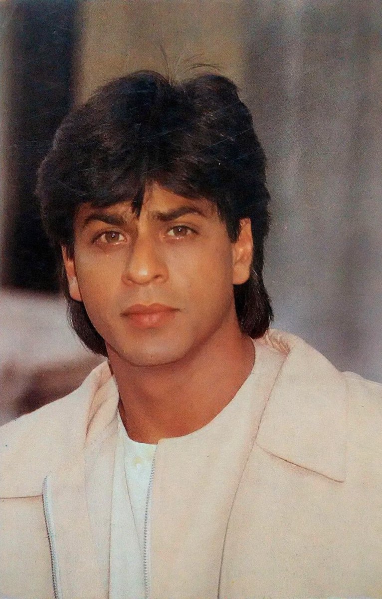 IK_SRKian_'s tweet photo. #SRKFlashBack, who ruled the hearts of the people with his talent with personality. #90sSRK ❤🔥🔥 https://t.co/lZtQrTj7MG