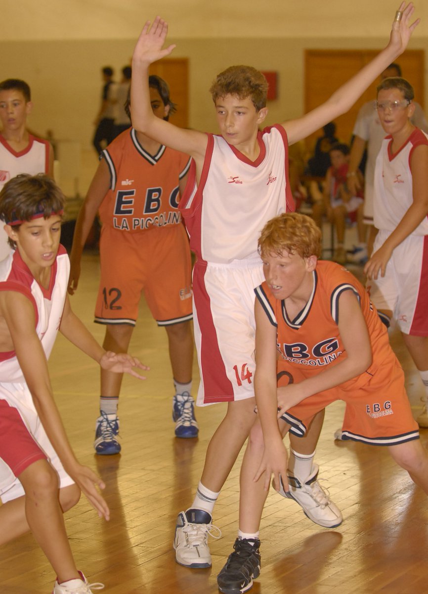 cbccordoba's tweet photo. #15AñosJuntos
Aquí tenéis al primer equipo federado del club. Ese año Campeones Mini Federado de Córdoba
Los entrenadores eran Antonio Sánchez y Luis Rodríguez
Por ahí aparece un jugador conocido de ACB¿a ver si sabéis quién es?
¡Como pasa el tiempo!
#EsteClubIlusiona https://t.co/YNWUwURN4S