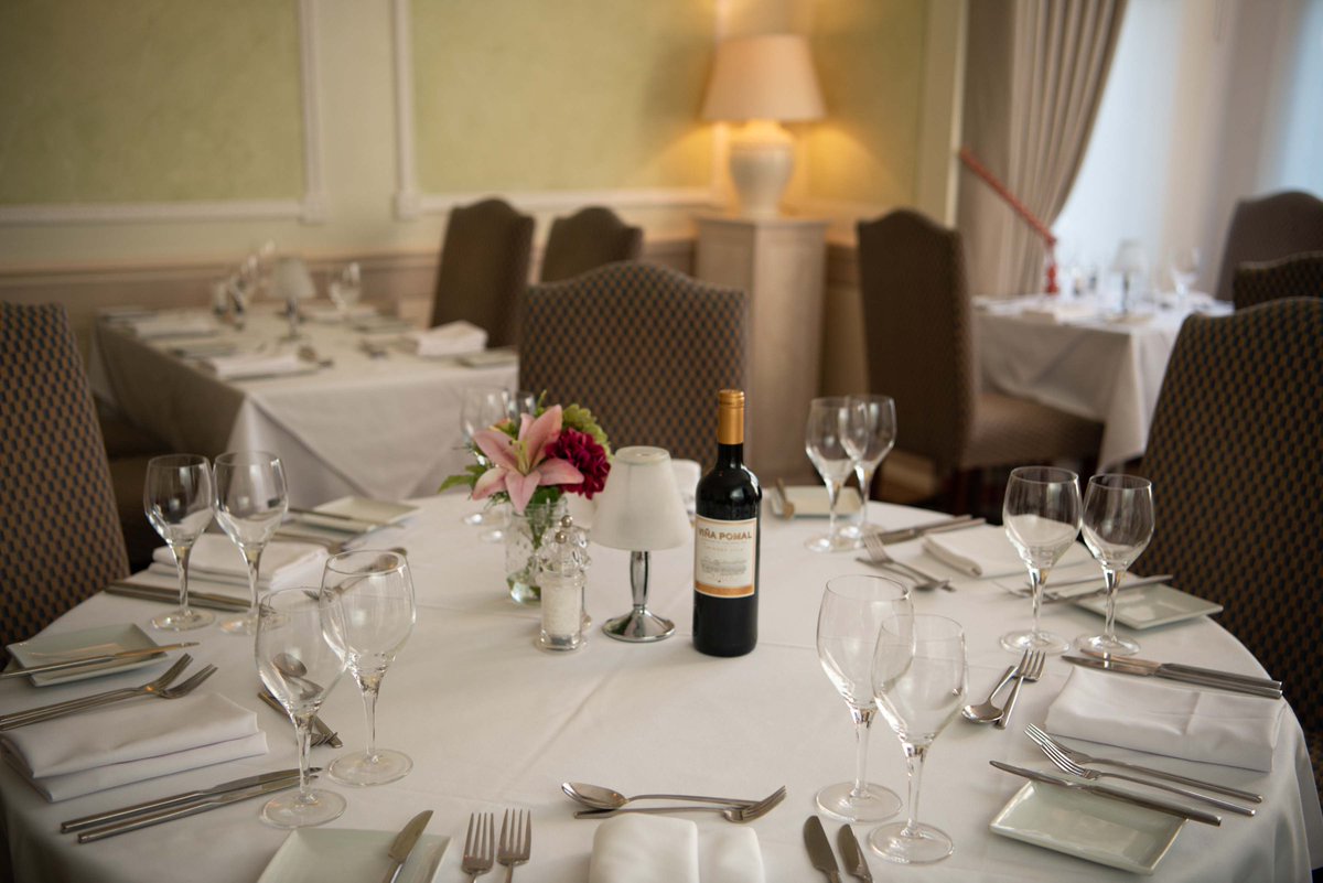 Our professional staff aim to deliver the best service with your stay with us.
.
Whether you're staying in our rooms or dining in #restaurant66, you will have the time of your life.
.
#weekend #cotswoldlodge #getaway