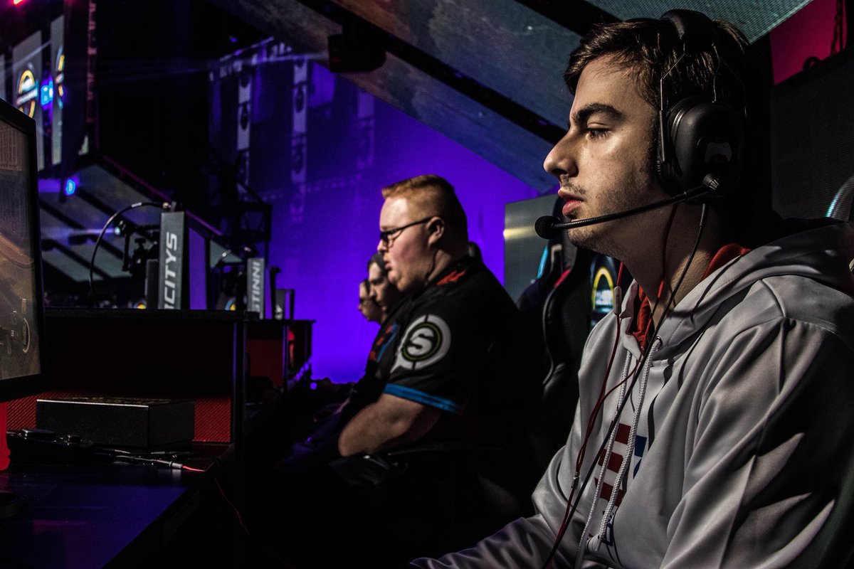 brutebrutebrute's tweet photo. This day 3 years ago, I attended my first event for @eUnited - MLG Dallas 17. 

The energy in that venue was HOSTILE, a great memory https://t.co/2CKAMRik6K