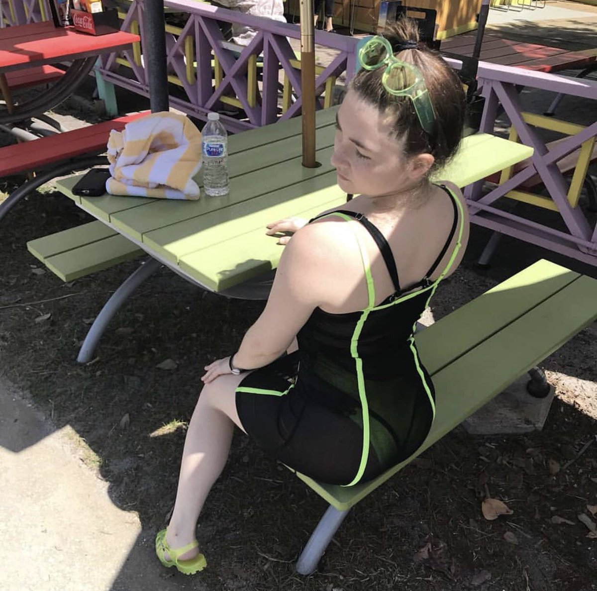 savyfinka's tweet photo. Neon green fit 🌴💚 https://t.co/318XJ51ZEs