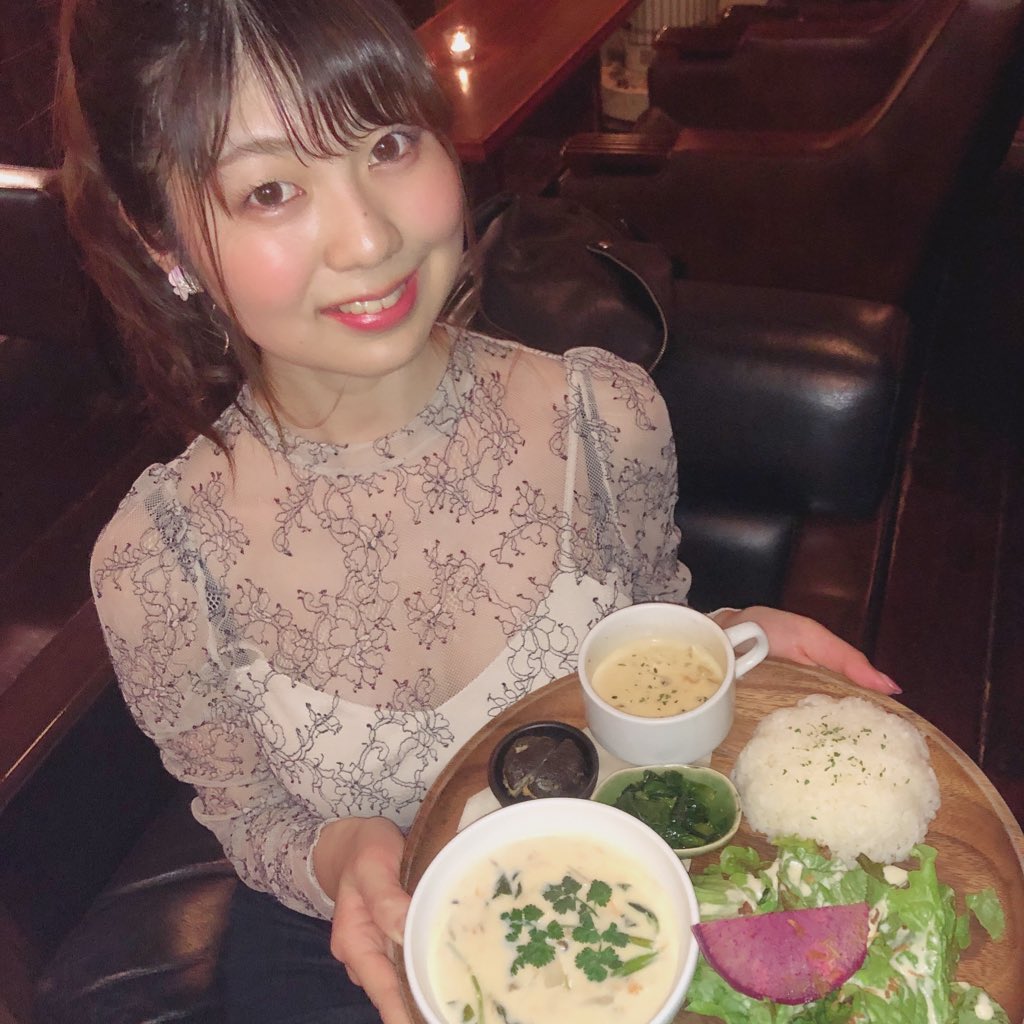 小林 由依 こばゆい 三軒茶屋にある レインオンザルーフ で夜カフェ 三角地帯にある古民家風の人気店 薄暗くて落ち着く プレートとデザート どっちもおしゃれで The カフェ飯 って感 ランチ時も同じメニューが食べられるよ 小林 由依 こばゆい 三軒茶屋にある レインオンザルーフ で夜カフェ 三角地帯にある古民家風の人気店 薄暗くて落ち着く プレートとデザート どっちもおしゃれで The カフェ飯 って感 ランチ時も同じメニューが食べられるよ