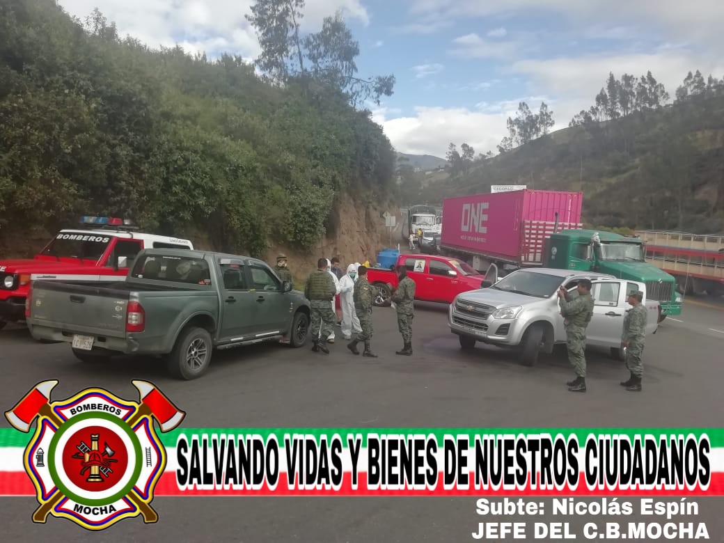 #BomberosMocha #Ministeriodesalud Realizan trabajo de prevención, realizando toma de signos vitales a personas que ingresan a nuestra Provincia de Tungurahua en el Puente de Mocha Panamericana Sur.