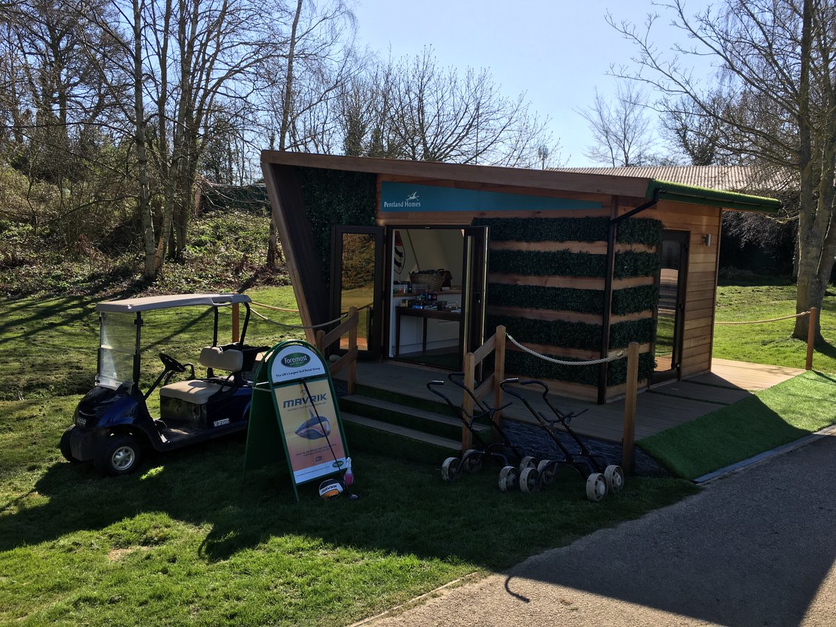 galbraith_aaron's tweet photo. The show goes on at @Canterbury_GC 
Fresh air and exercise ☀️🏌🏻‍♂️🏌🏻‍♀️ https://t.co/VOog9l2gE0