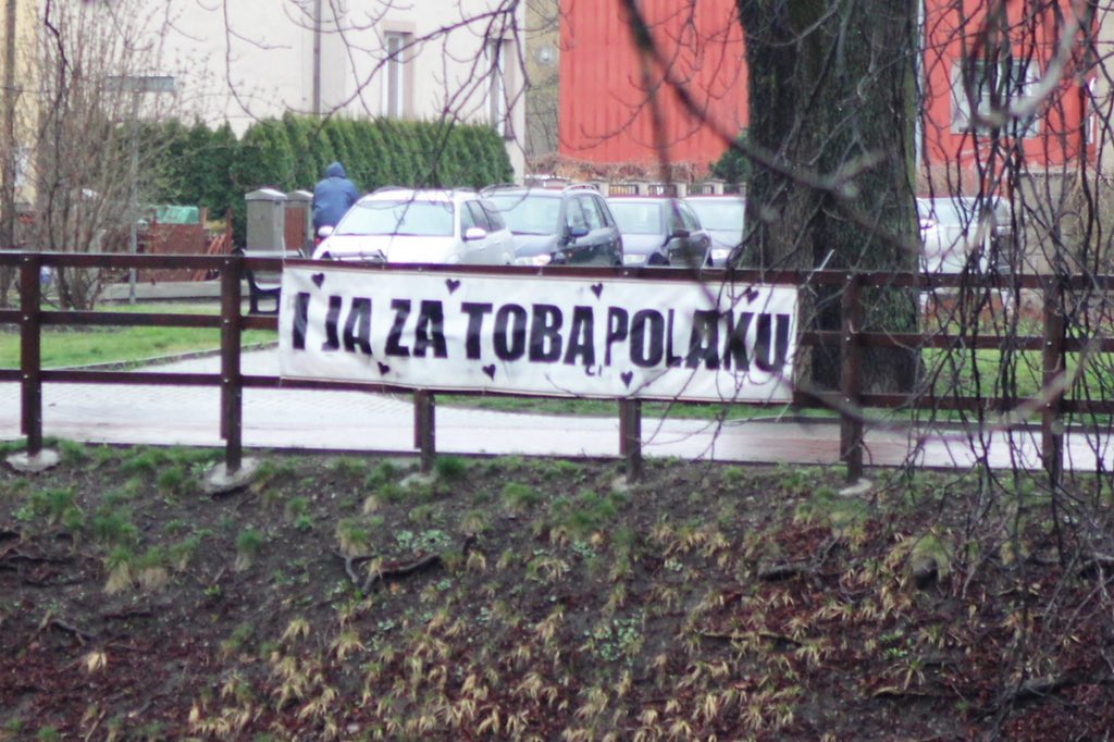 Cieszyn in Silesia lies between Poland and the Czech Republic; it has been divided since borders closed.

The Poles put up a banner saying: “I miss you, Czech”

To which the Czechs responded with: “And I you, Pole”

Beautiful symbol of the Polish-Czech friendship.

🇵🇱-🇨🇿