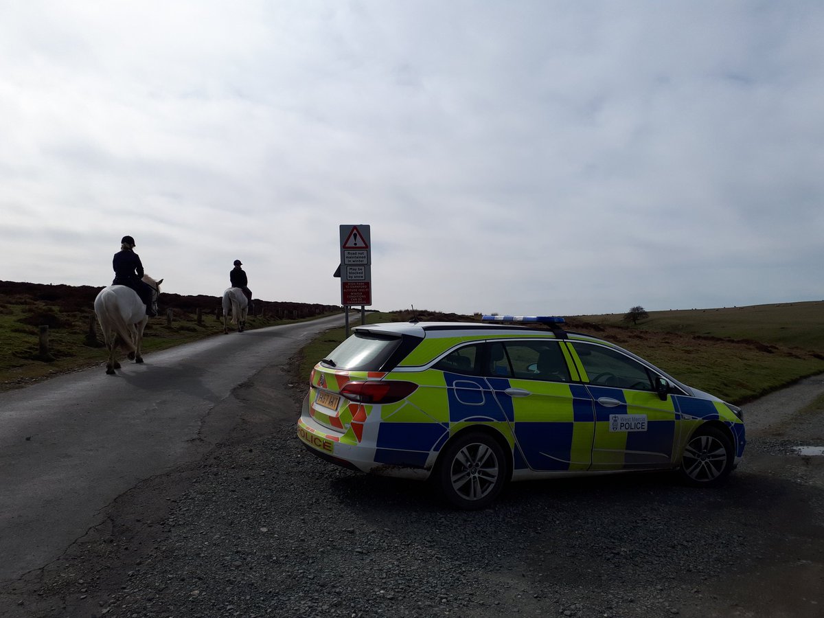 ShrewsburyCops's tweet photo. Cold but sunny out on patrol on Rural East today. Plenty of fresh air to be had #calmbeforethestorm #exerciseisimportant #respectpeoplesspace #CoronaCrisis https://t.co/25EV85B5Hl