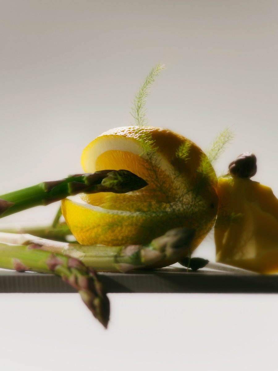 Asparagus for a joyful piece by <a href="/JacobKenedy/">Jacob kenedy</a> for the <a href="/FTMag/">FT Weekend Magazine</a> 
•
Thanks <a href="/joshklustig/">Josh K Lustig</a> for the commission and <a href="/Natoora/">Natoora</a> for the wonderful asparagus 🌱