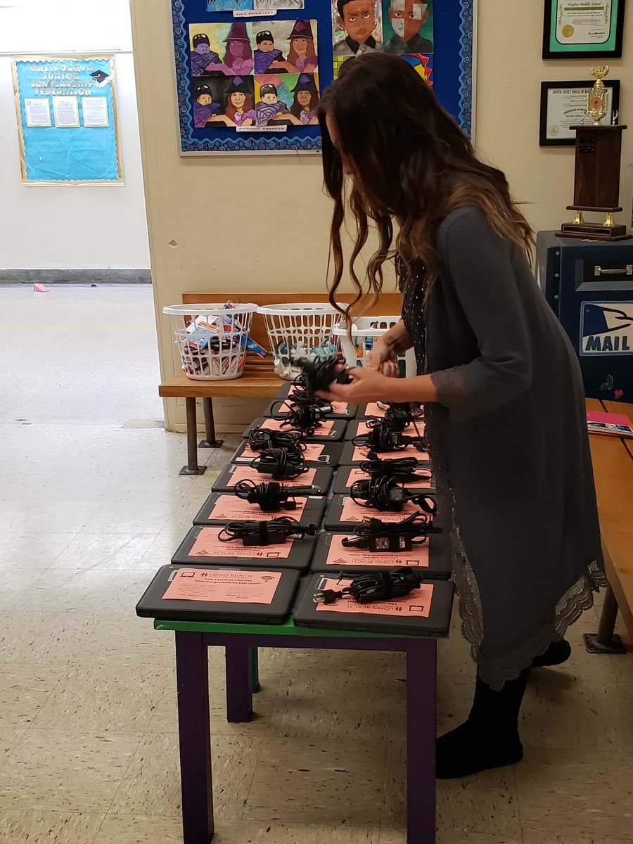 HughesOwls's tweet photo. Hughes staff working hard distributing Chromebooks as we prepare for online home learning opportunities. Thanks to the generosity of our community partners, we were able to give away toiletries, shoes and clothes. #ExpectGreat #proudtobeLBUSD https://t.co/xcukjNHxP0