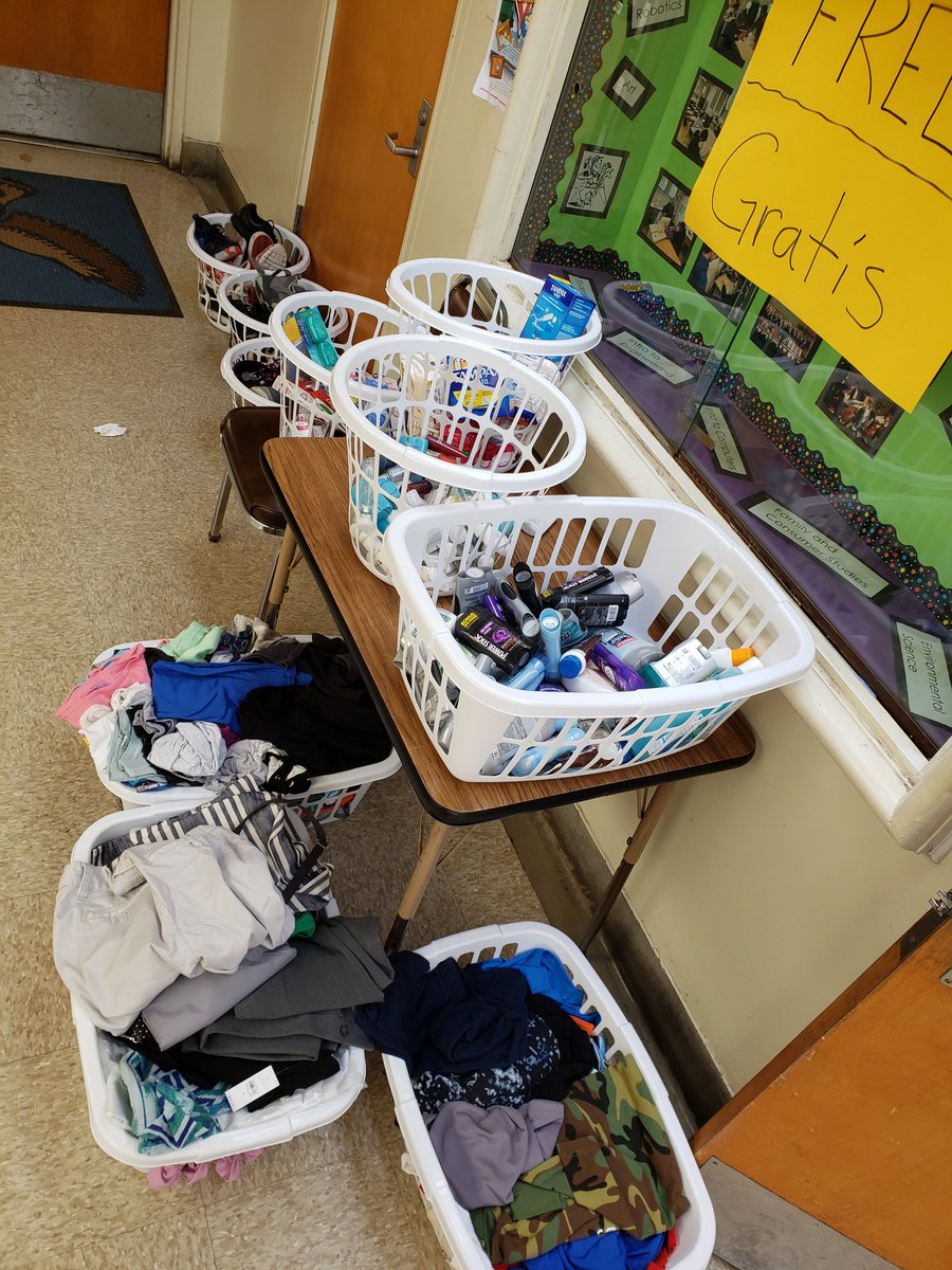 HughesOwls's tweet photo. Hughes staff working hard distributing Chromebooks as we prepare for online home learning opportunities. Thanks to the generosity of our community partners, we were able to give away toiletries, shoes and clothes. #ExpectGreat #proudtobeLBUSD https://t.co/xcukjNHxP0