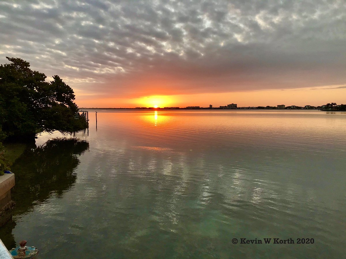 kevinwkorth's tweet photo. Rise &amp; Shine! Please take minute this morning to say a prayer for all the Doctors, Nurses, hospital workers, first responders, truck drivers, grocery store / Amazon restockers and anyone else that is working to keep the rest of us safe and supplied. BE SAFE! @bn9weather @spann https://t.co/B52yNgo1pR