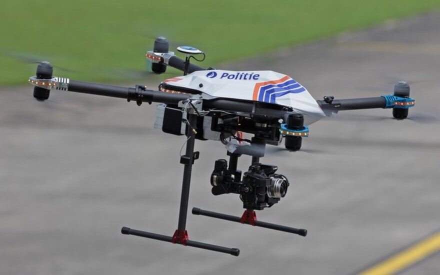 <a href="/federalepolitie/">Federale Politie</a> ondersteunt de <a href="/zpz_polbru/">PolBru</a> met drones die ook audioboodschappen kunnen verspreiden, voor toezicht op openbare pleinen en parken #samenmakenwehetverschil #innovatie