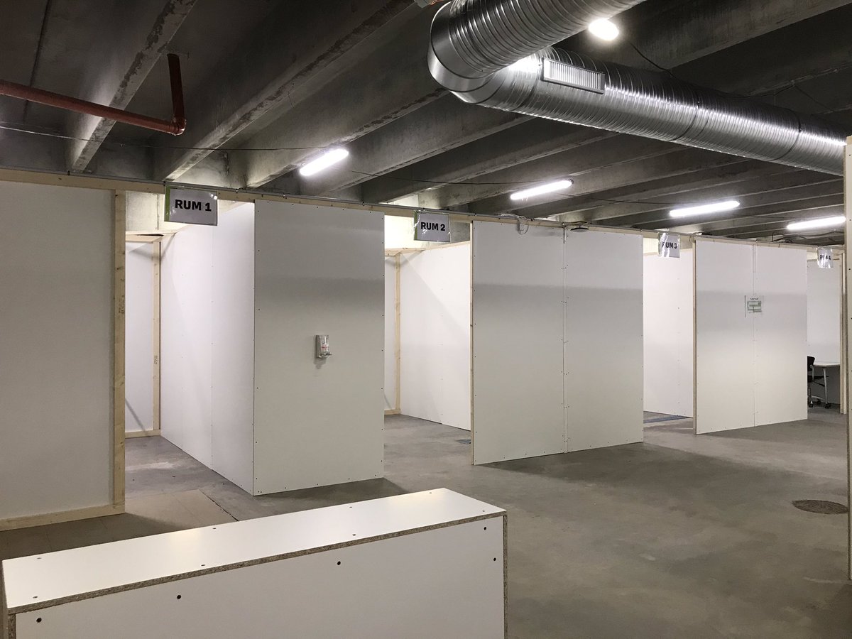 BDegenkolv's tweet photo. Så indvier vi den nye triage hal udenfor akutmodtagelsen på Hvidovre Hospital. Her vurderes om patienterne har mistanke om COVID-19. Hvis de har det  skal de i den nye COVID-19 modtagelse til afklaring. Tak til alle medarbejdere og ledere, det forandrer til gavn for patienterne! https://t.co/rDllRkFT6s
