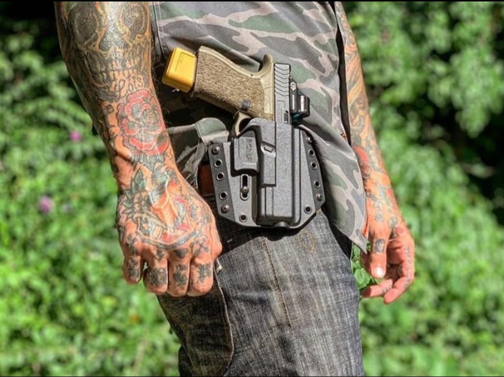 BravoHolsters's tweet photo. Gunday. ⠀
. . .⠀
Repost from@inn8chiro⠀
#sundaygunday #glock19 #boogaloo #glocklife #reddot #holosun507c #holosun #dynamicweaponsolutions #bravoconcealment #arcdivision #magextension #edcglock https://t.co/Qrl0ddZOmq