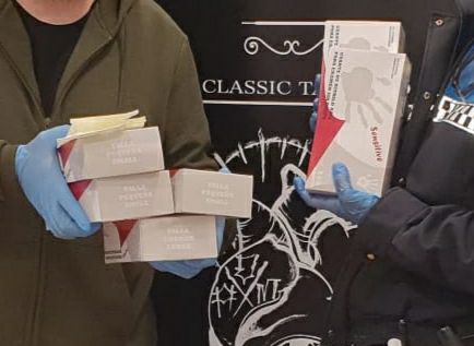 CppmAlgete's tweet photo. Muchas gracias a "amor de madre classic tattoo" por la donación de guantes. 👏👏👏
#AlgeteSolidario https://t.co/gHa03t7zxU