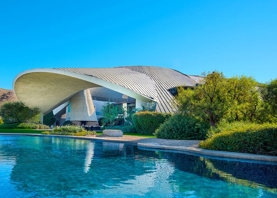 😍ArchitectureInspo: Bob Hope's Lautner House in Palm Springs #ModernArchitecture #Modernism #LautnerHouse